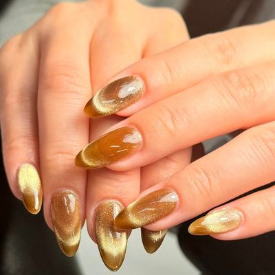 Amber gold cat eye oval nails, honey toned magnetic oval set