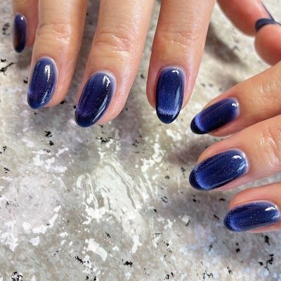 Indigo cat eye short oval nails, deep blue purple magnetic short set