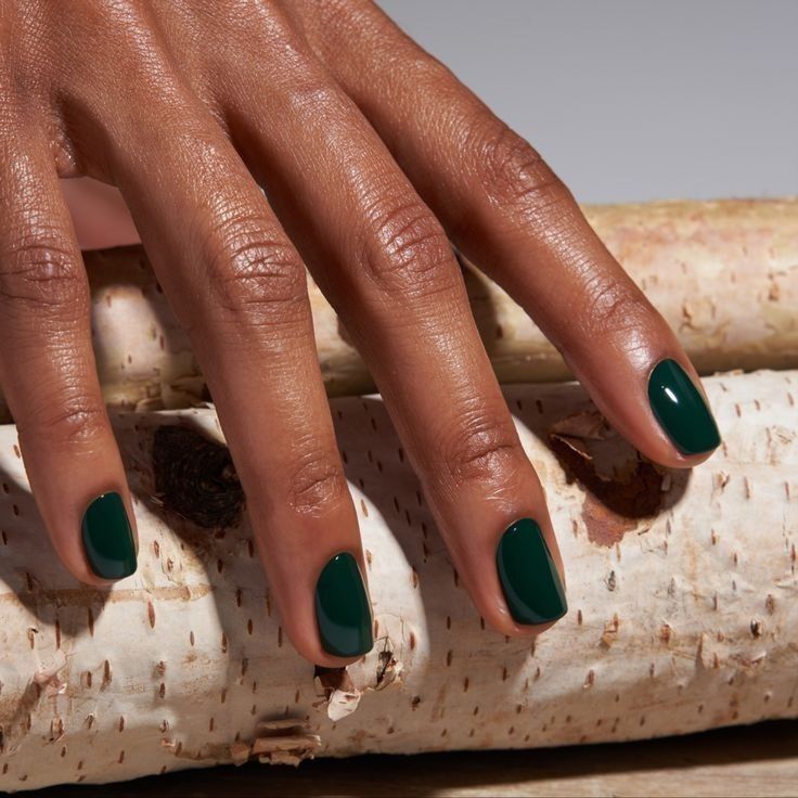Deep green short nails on dark skin, glossy forest green short set