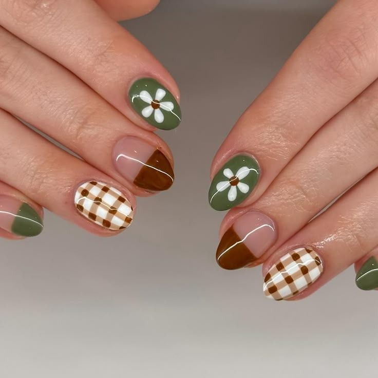 Green gingham and flower art short nails, green checks with white daisy accents
