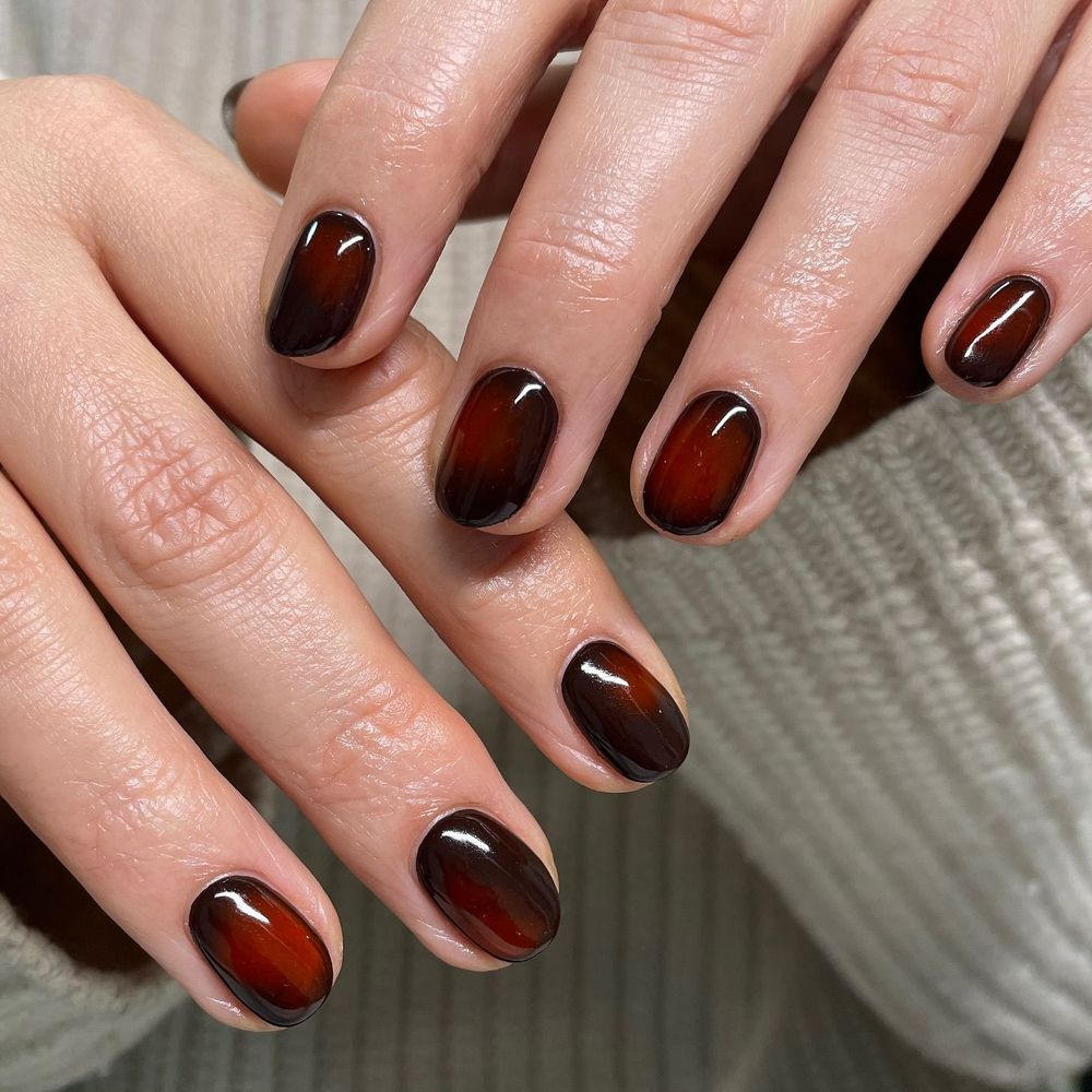 Tortoiseshell short oval nails, amber and brown marbled short set